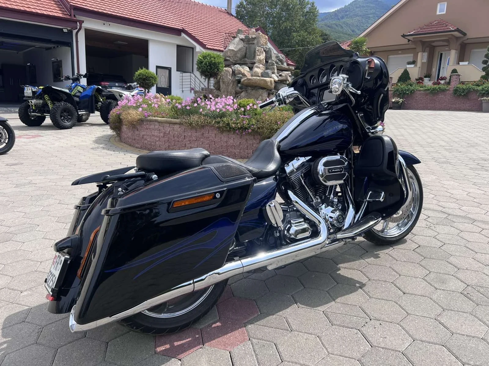Harley-Davidson CVO  - изображение 10