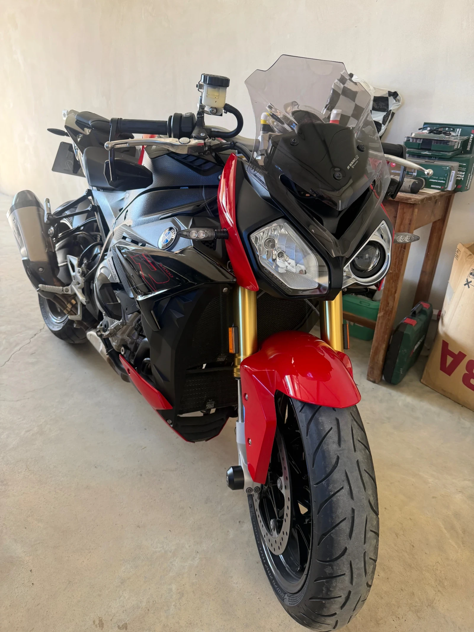 BMW S