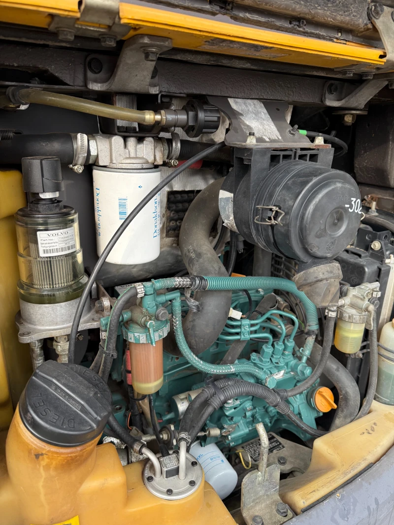 Багер Volvo EC15C, снимка 9 - Индустриална техника - 49985359