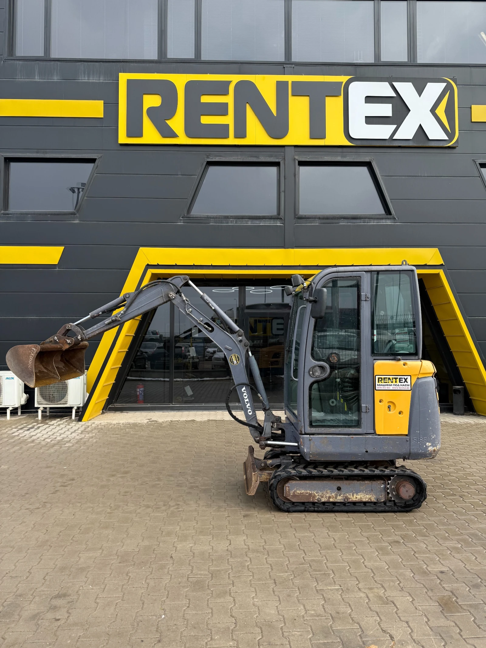 Багер Volvo EC15C, снимка 1