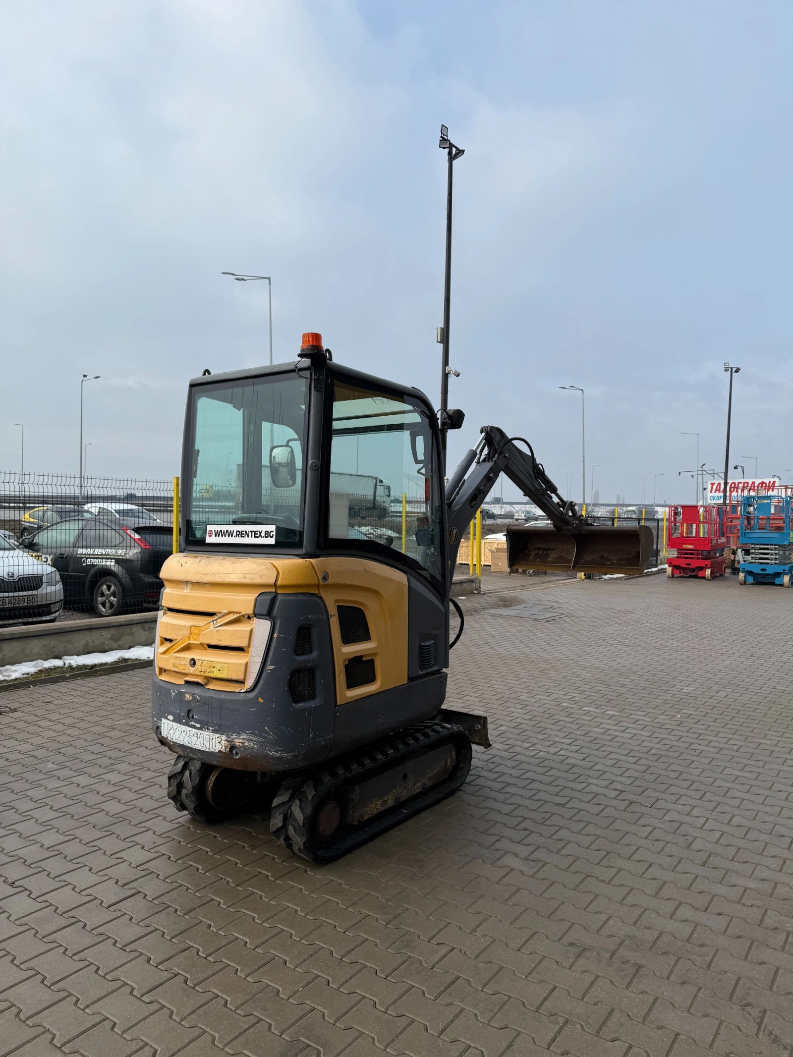 Багер Volvo EC15C - изображение 6