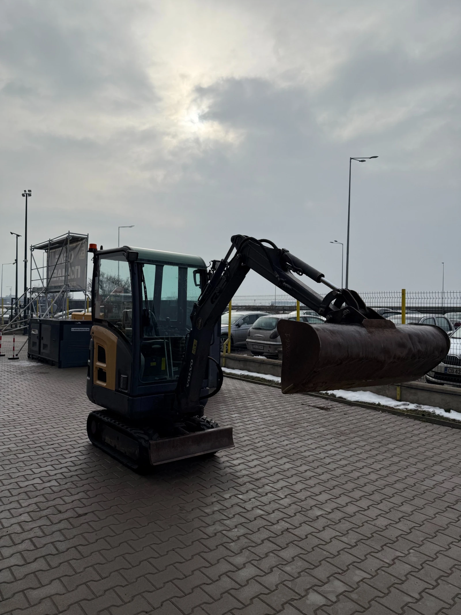 Багер Volvo EC15C - изображение 4