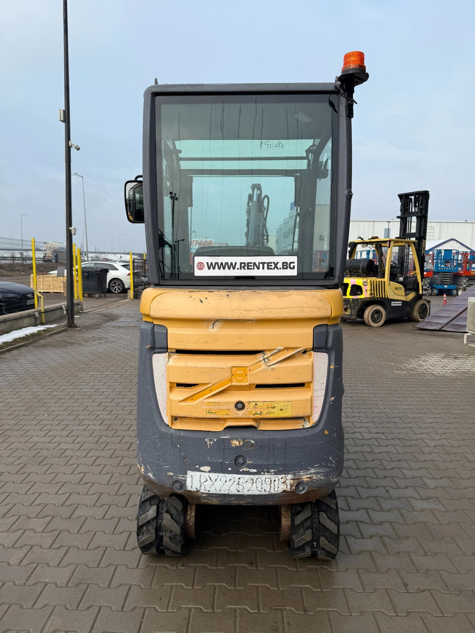 Багер Volvo EC15C - изображение 7