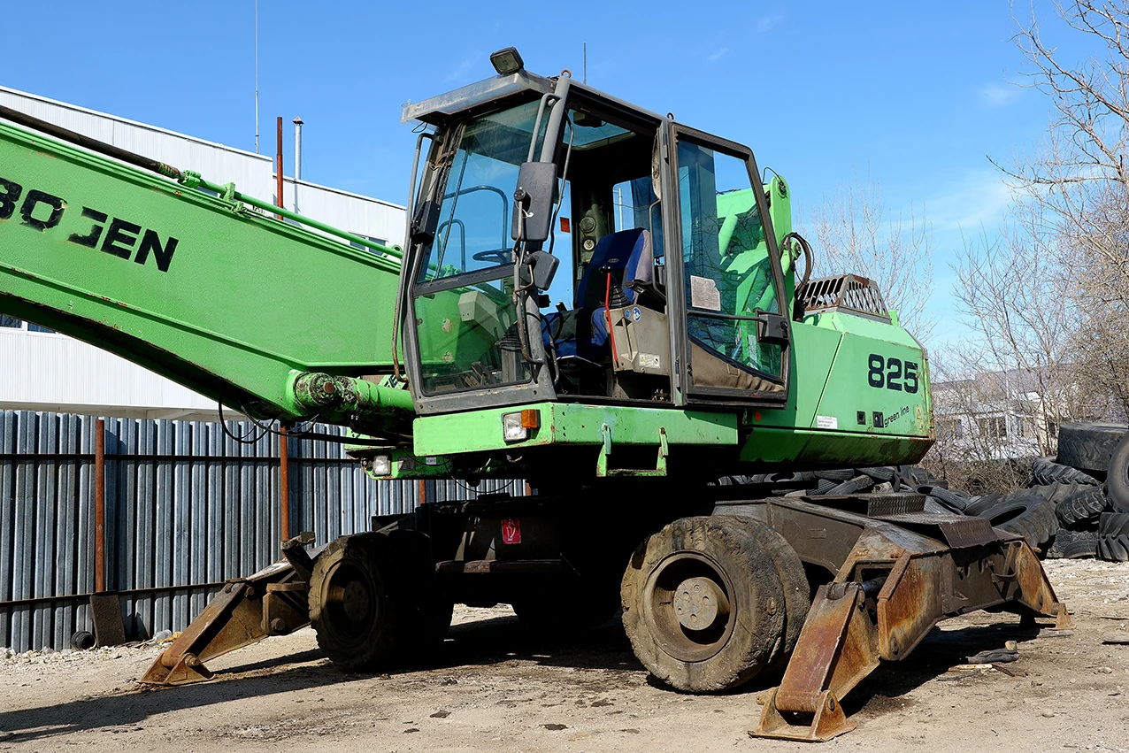 Багер Sennebogen 825