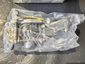 Нова оригинална маслена помпа за Mercedes A6421803101, снимка 2