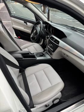 Mercedes-Benz C 200, снимка 10