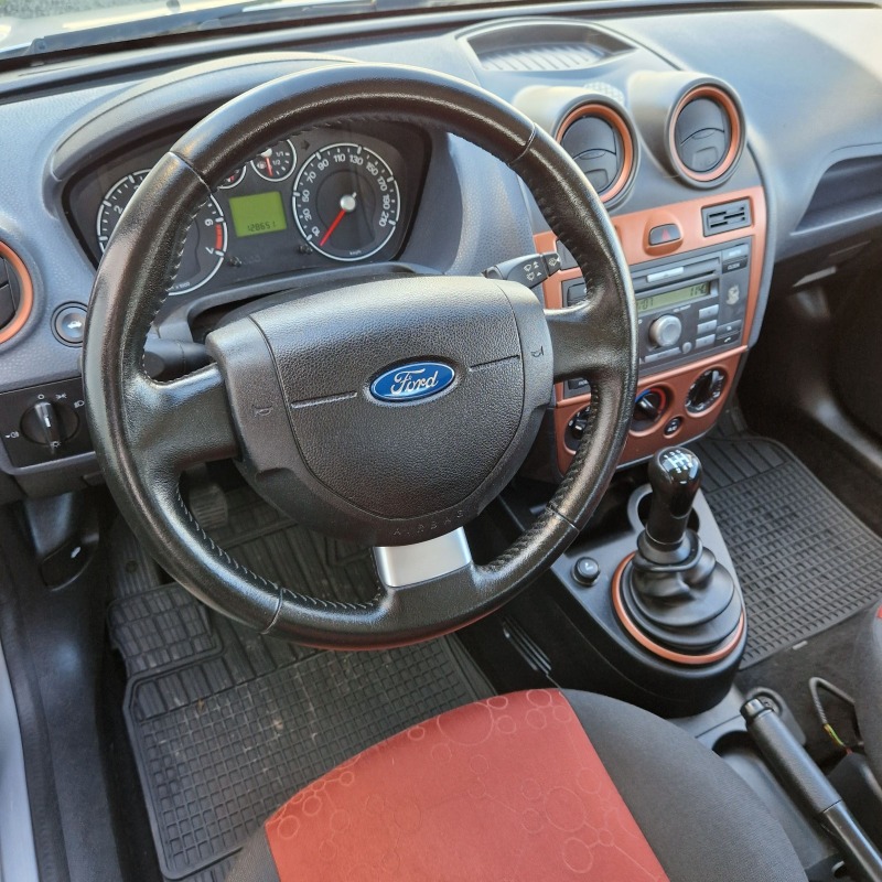 Ford Fiesta 1.3i Face lift, снимка 9 - Автомобили и джипове - 45143886