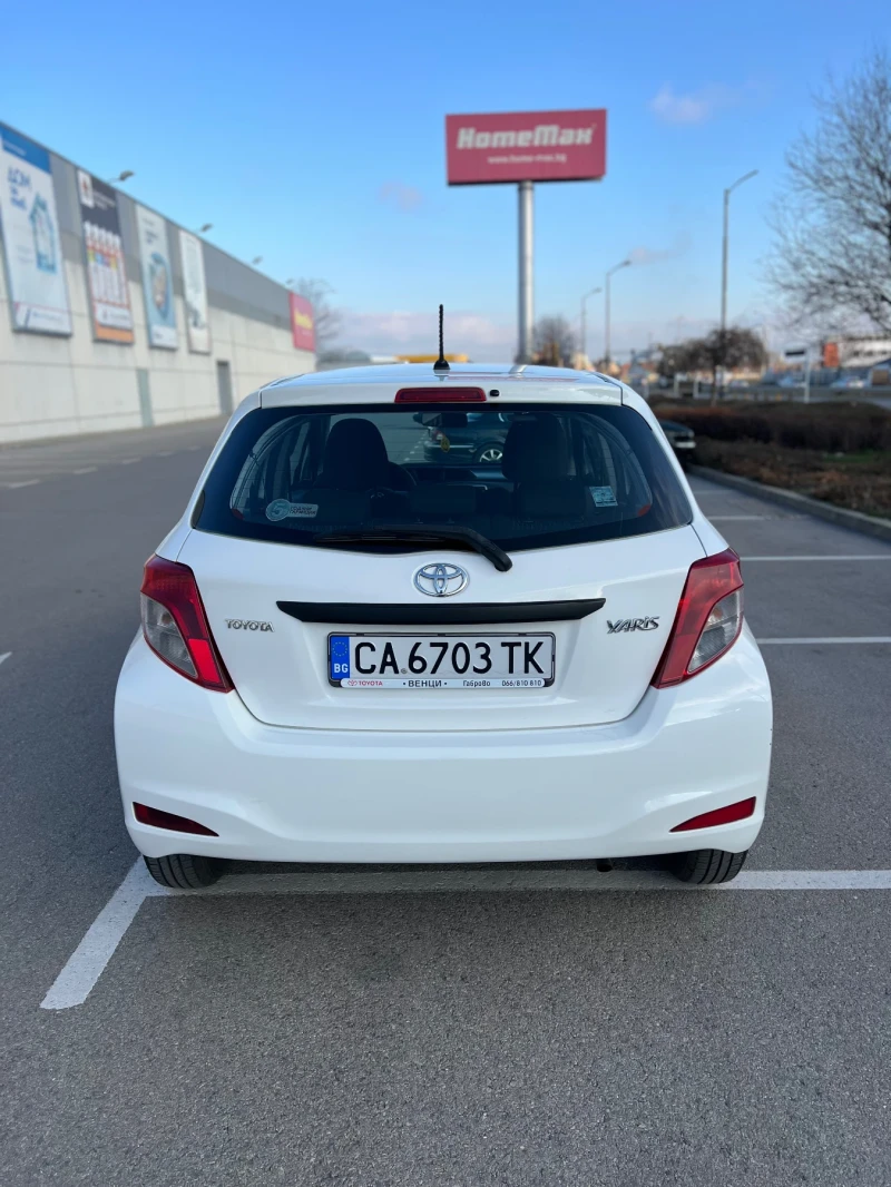 Toyota Yaris 1.0i, снимка 4 - Автомобили и джипове - 52795434