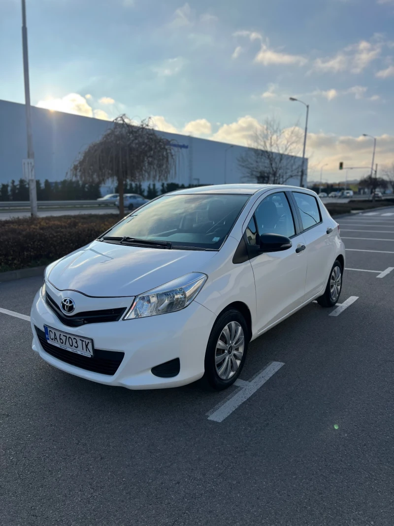 Toyota Yaris 1.0i, снимка 2 - Автомобили и джипове - 52795434