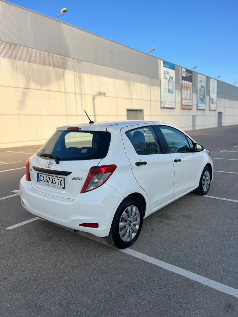 Toyota Yaris 1.0i, снимка 5 - Автомобили и джипове - 52795434