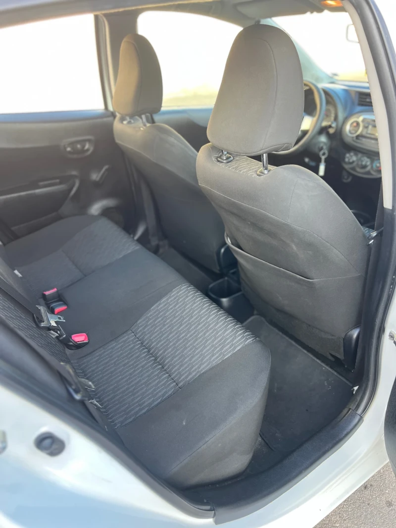 Toyota Yaris 1.0i, снимка 11 - Автомобили и джипове - 52795434