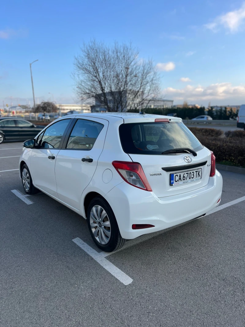 Toyota Yaris 1.0i, снимка 3 - Автомобили и джипове - 52795434