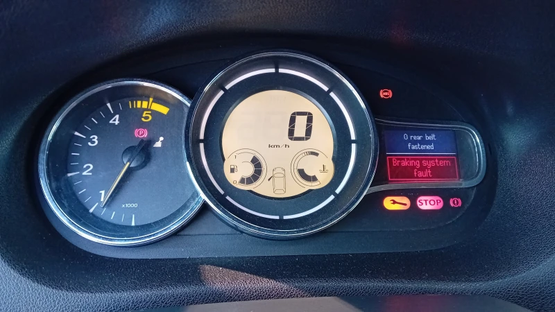 Renault Megane 1.5 DCI, снимка 17 - Автомобили и джипове - 52873416