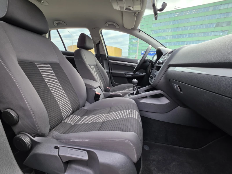 VW Golf  V-1.6-102 hp, снимка 16 - Автомобили и джипове - 53227715
