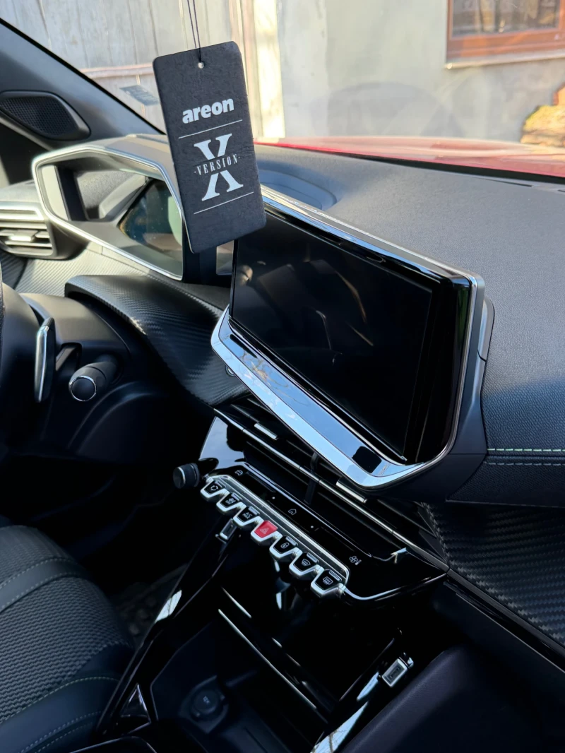 Peugeot 2008 GT / EAT8 / 2024, снимка 9 - Автомобили и джипове - 53565727