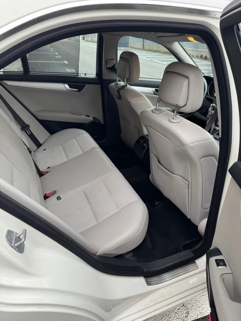 Mercedes-Benz C 200, снимка 11 - Автомобили и джипове - 53577854