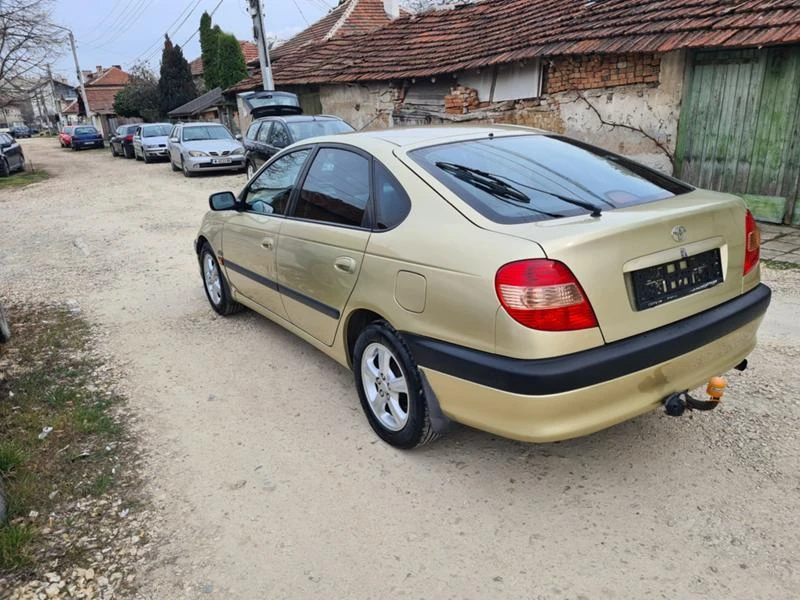 Toyota Avensis 2.0 D4D 90kc, снимка 8 - Автомобили и джипове - 47228825