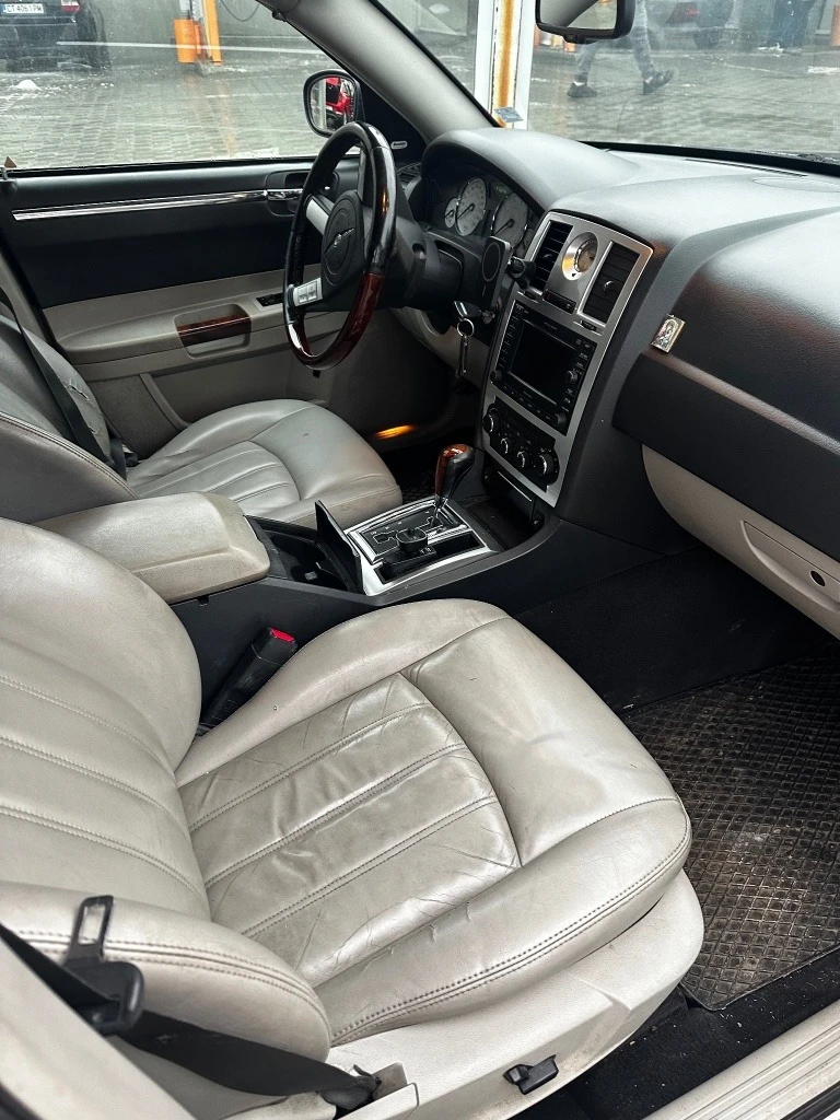 Chrysler 300c 3.0 CRD, снимка 8 - Автомобили и джипове - 54233868