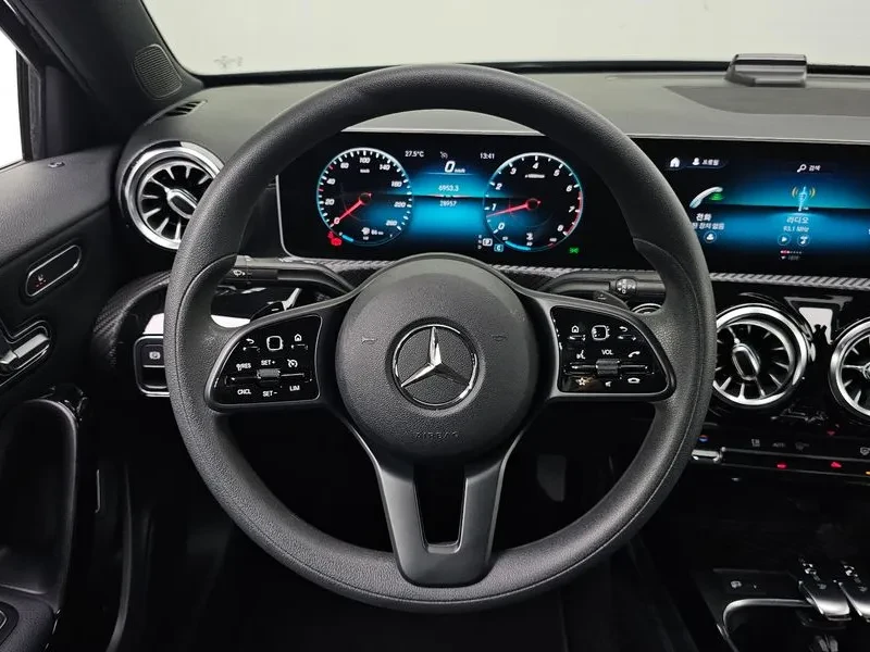 Mercedes-Benz A 220 Sedan, снимка 14 - Автомобили и джипове - 55715341