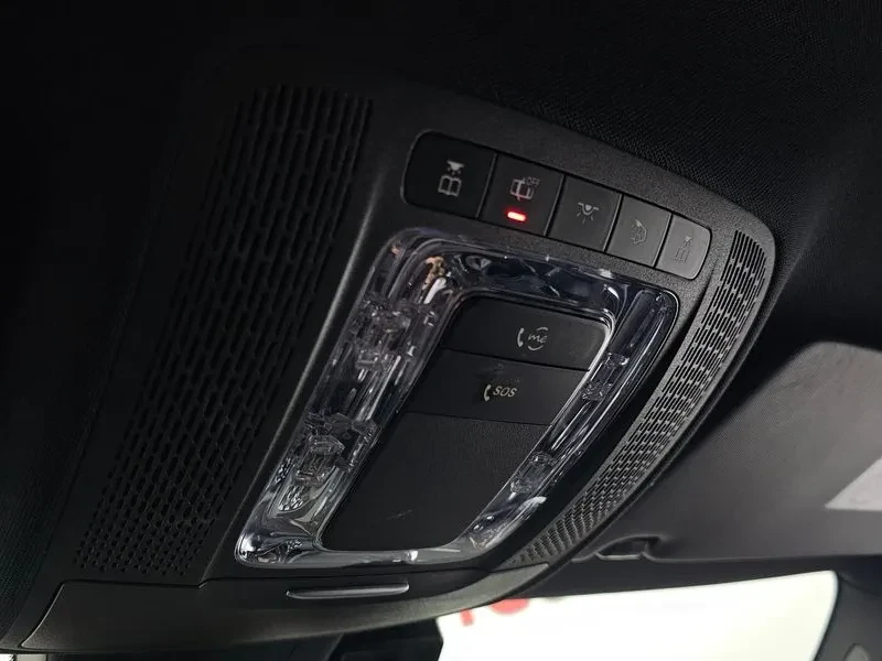 Mercedes-Benz A 220 Sedan, снимка 16 - Автомобили и джипове - 55715341