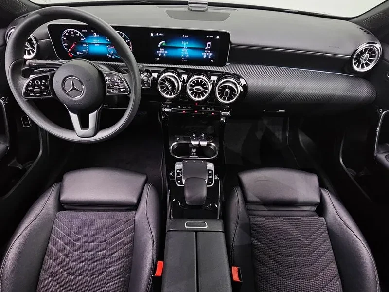 Mercedes-Benz A 220 Sedan, снимка 7 - Автомобили и джипове - 55715341