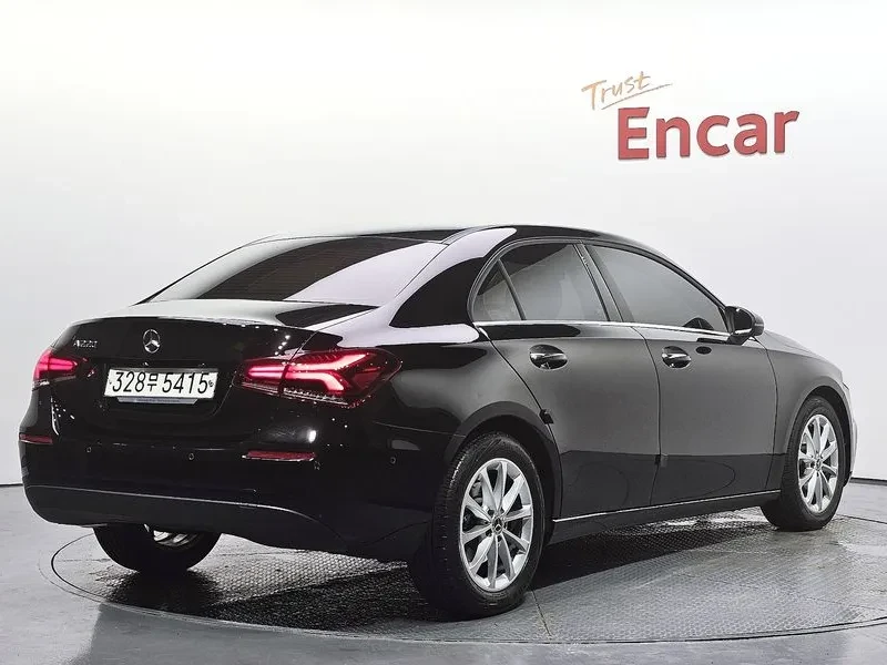 Mercedes-Benz A 220 Sedan, снимка 2 - Автомобили и джипове - 55715341