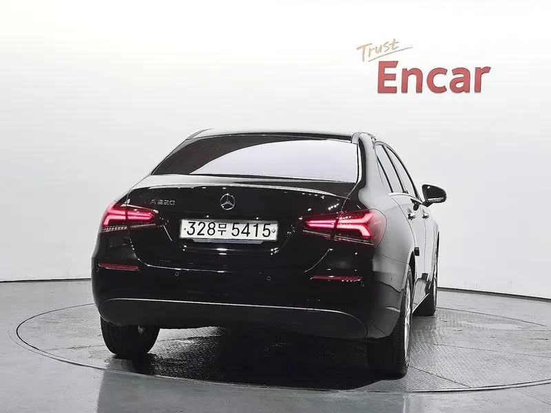 Mercedes-Benz A 220 Sedan, снимка 4 - Автомобили и джипове - 55715341