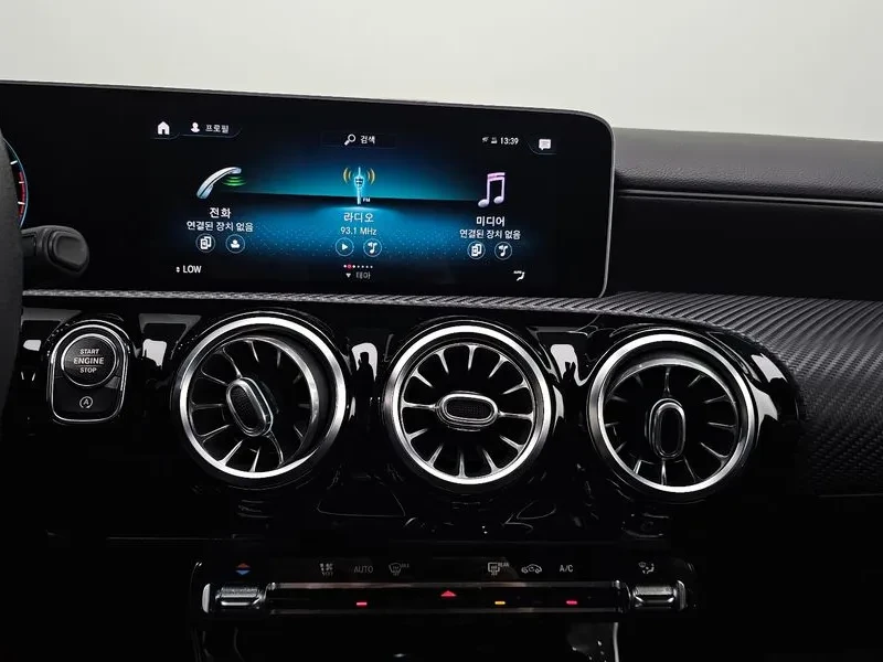 Mercedes-Benz A 220 Sedan, снимка 13 - Автомобили и джипове - 55715341