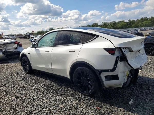 Tesla Model Y, снимка 3 - Автомобили и джипове - 56117832
