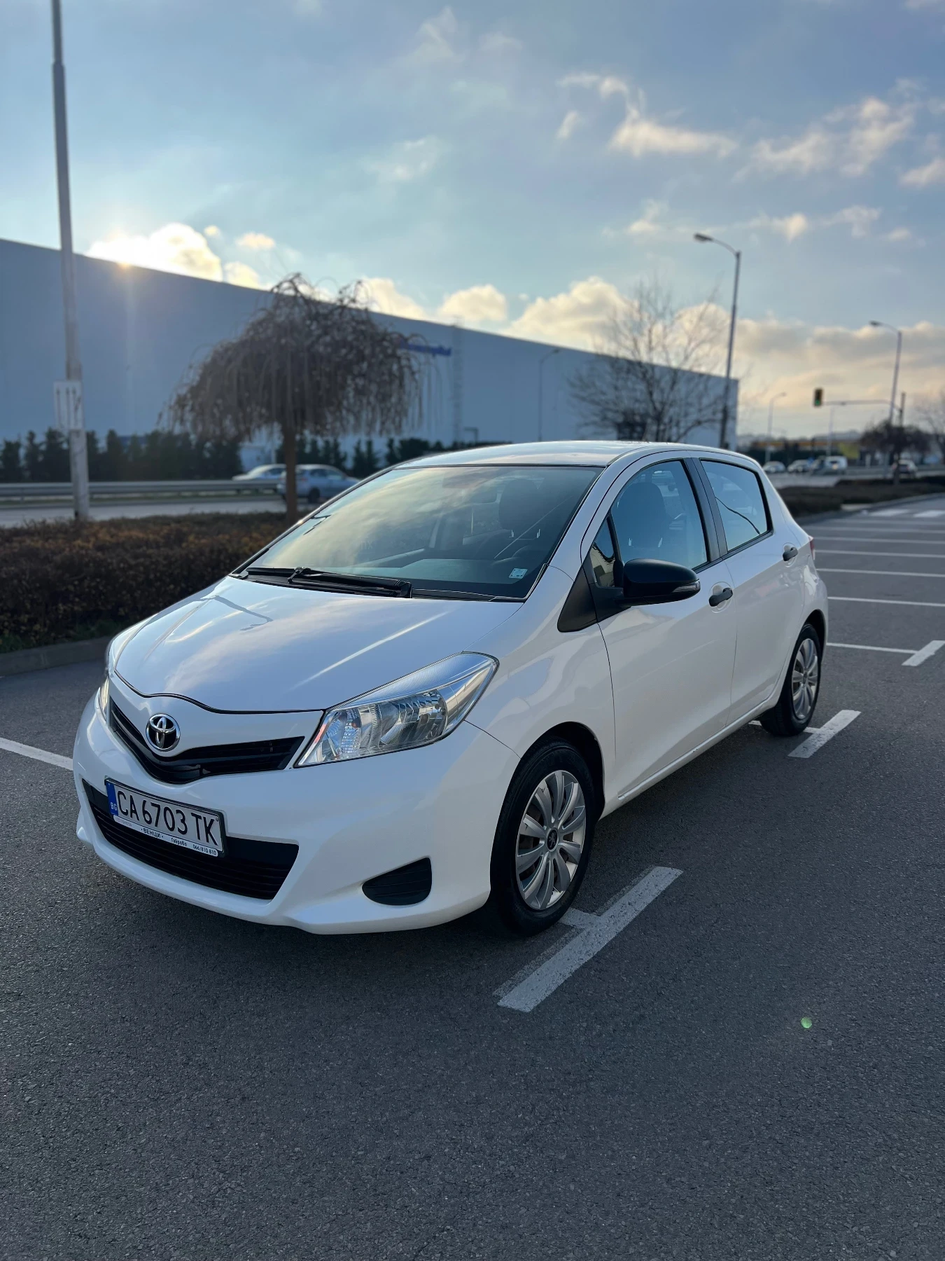 Toyota Yaris 1.0i - изображение 2