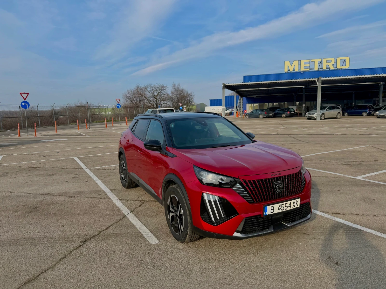 Peugeot 2008 GT / EAT8 / 2024 - изображение 2