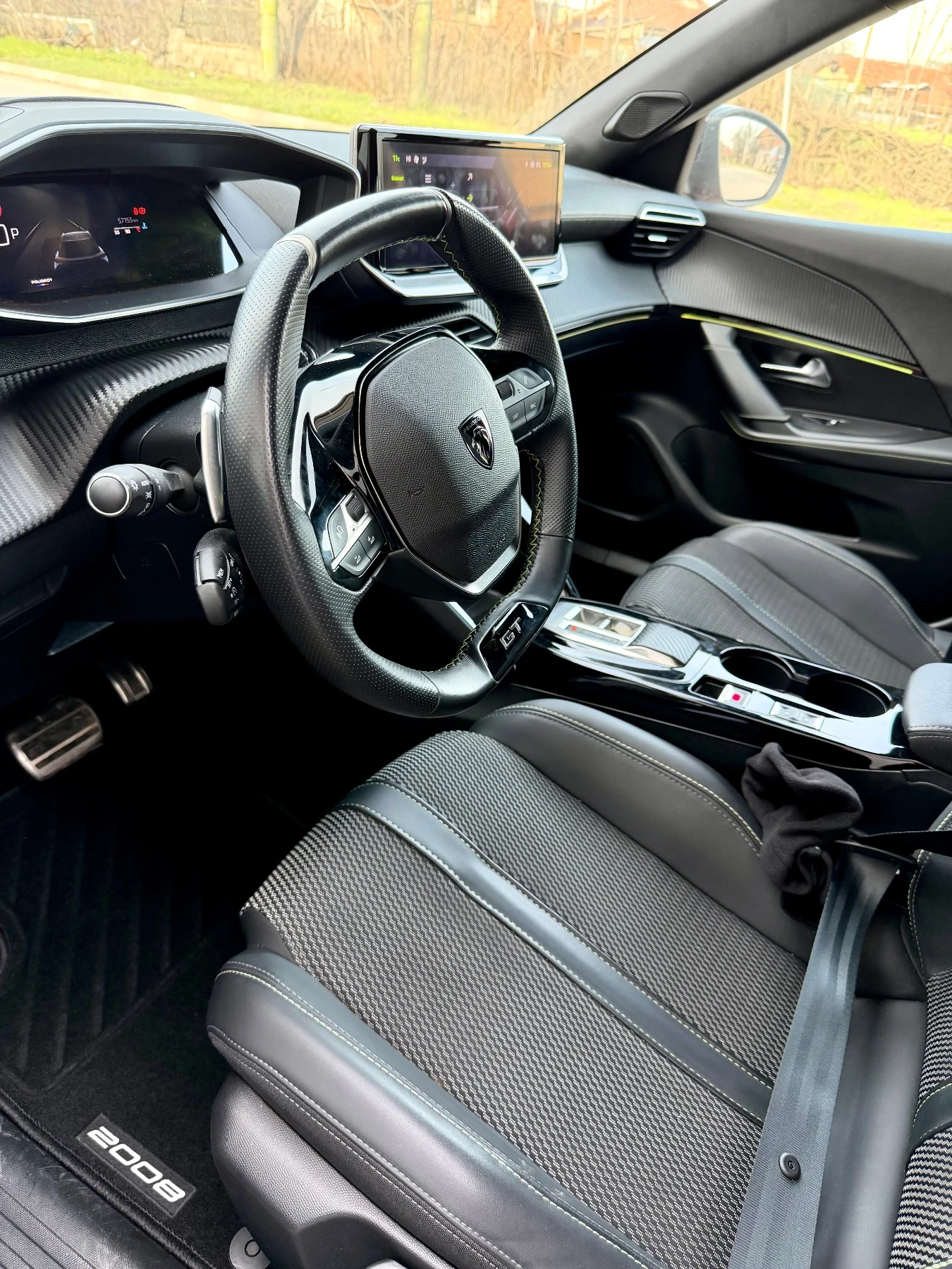 Peugeot 2008 GT / EAT8 / 2024 - изображение 10