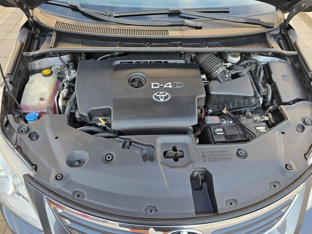 Toyota Avensis 2.2 D4-D 150кс, Keyless, Executive, снимка 12 - Автомобили и джипове - 54102044