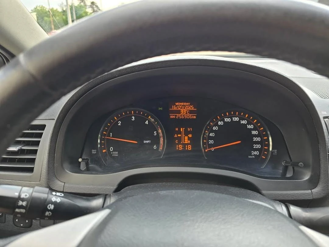 Toyota Avensis 2.2 D4-D 150кс, Keyless, Executive, снимка 13 - Автомобили и джипове - 54102044