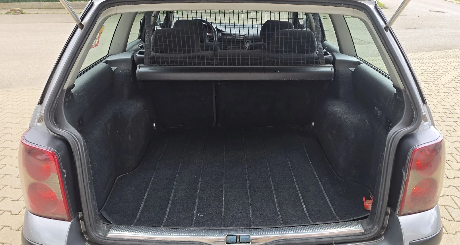 VW Passat 1.9 TDI 101к.с., снимка 12 - Автомобили и джипове - 54528144