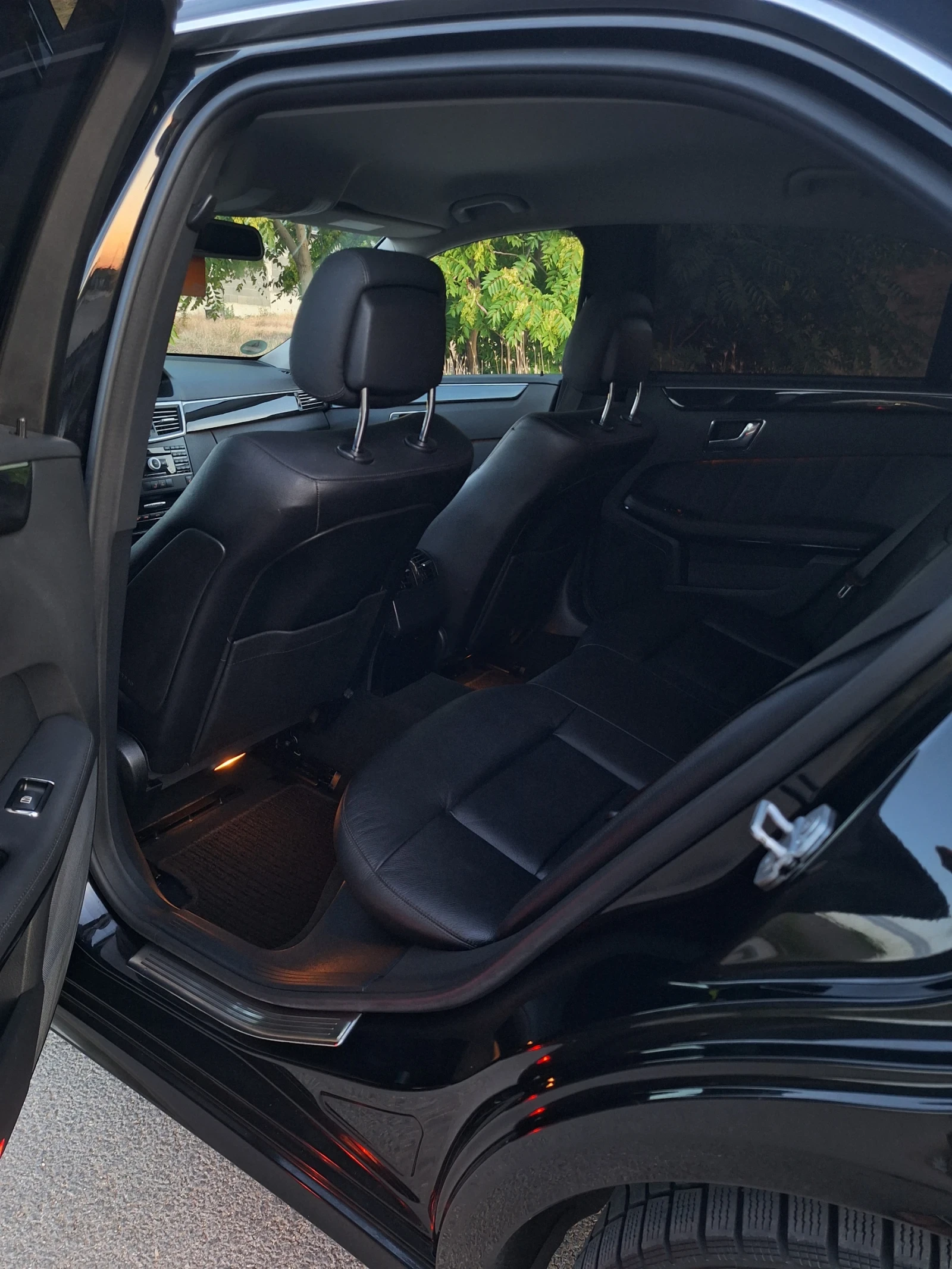 Mercedes-Benz E 350 3.5 CDI Avantgarde, снимка 9 - Автомобили и джипове - 55288487