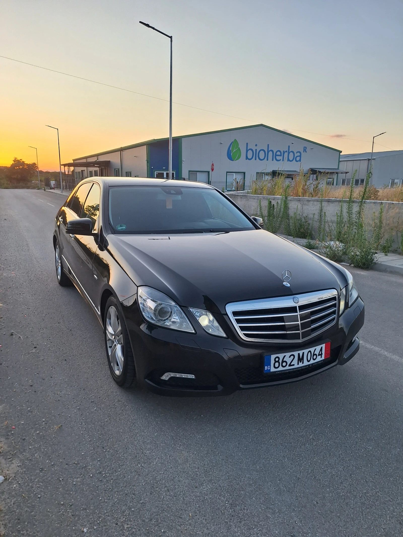 Mercedes-Benz E 350 3.5 CDI Avantgarde, снимка 2 - Автомобили и джипове - 55288487