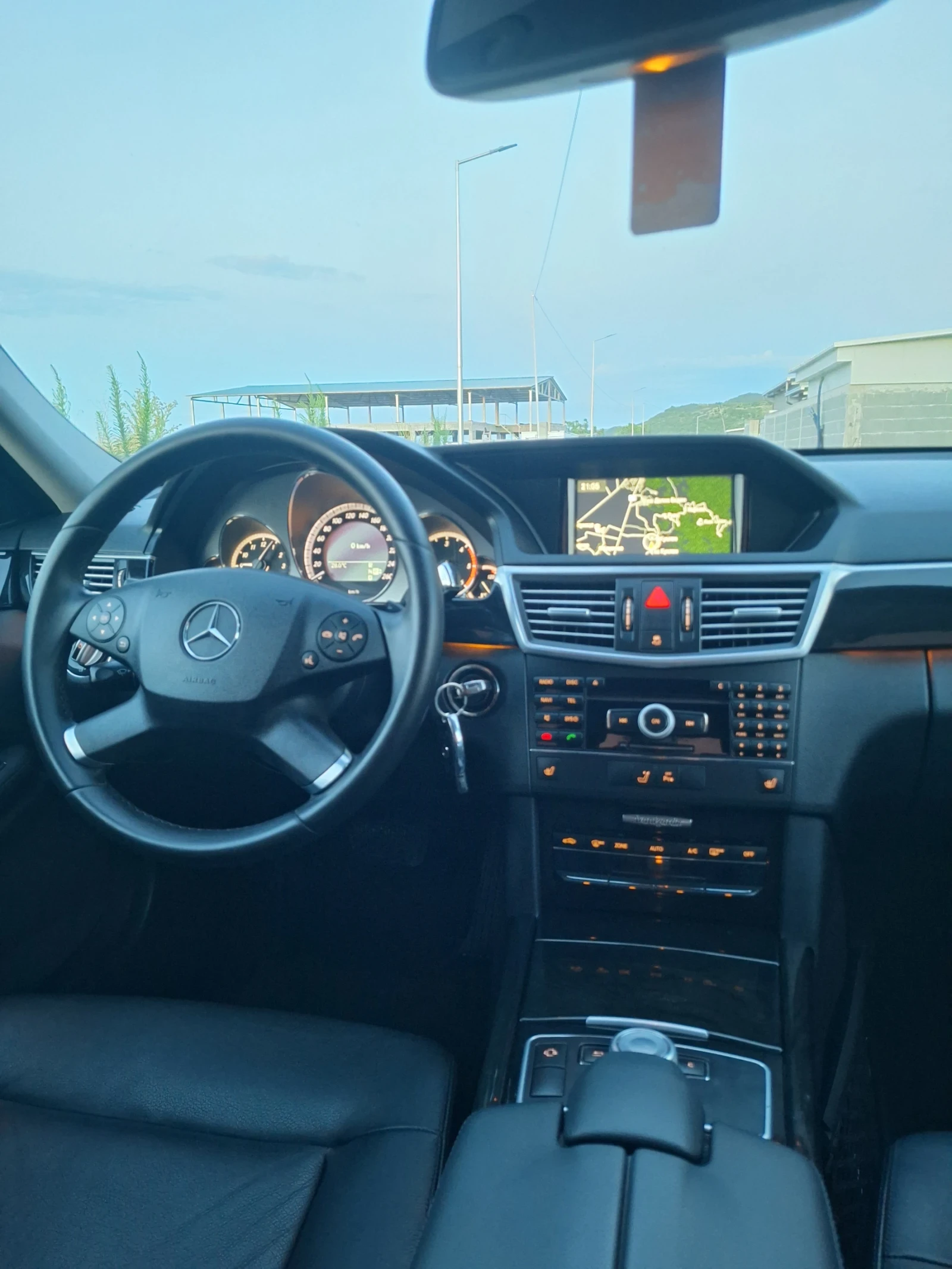 Mercedes-Benz E 350 3.5 CDI Avantgarde, снимка 11 - Автомобили и джипове - 55288487