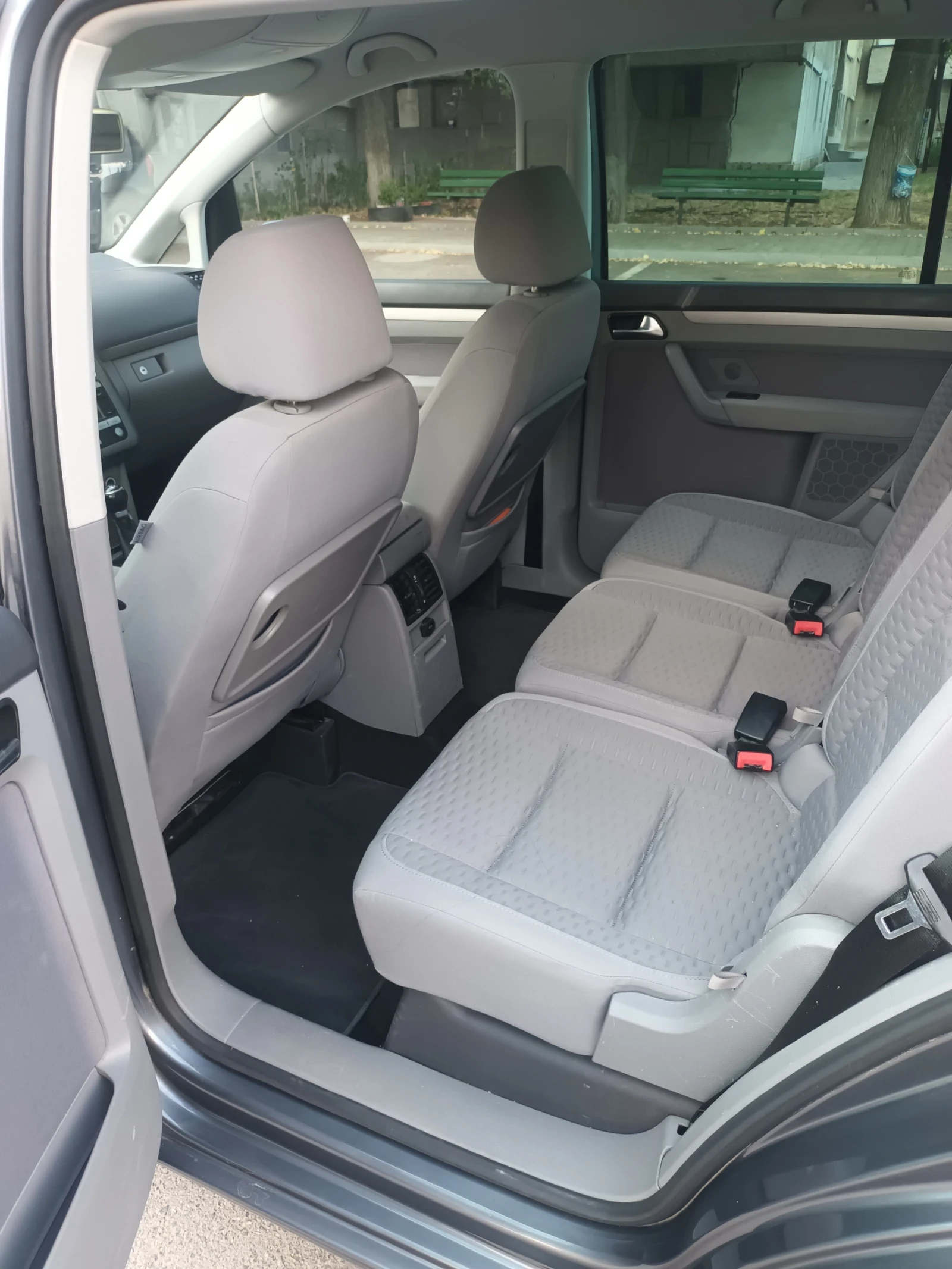 VW Touran 2.0TDI, снимка 10 - Автомобили и джипове - 55564089