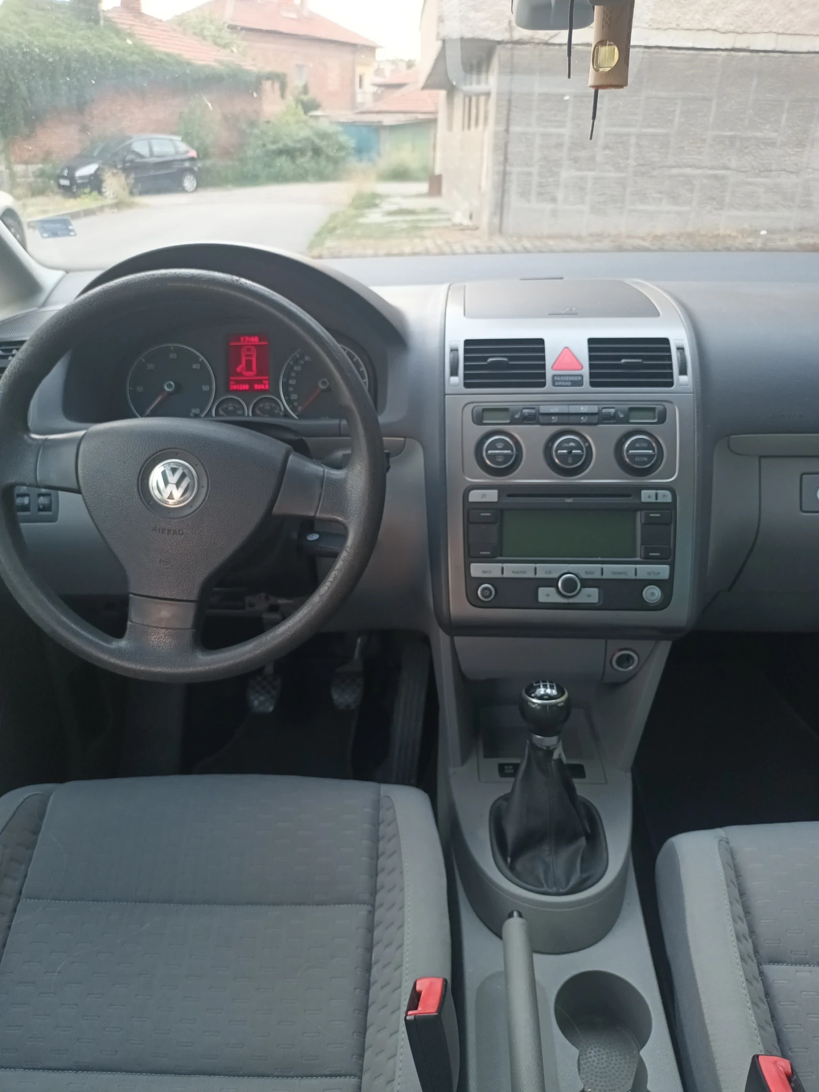 VW Touran 2.0TDI, снимка 7 - Автомобили и джипове - 55564089