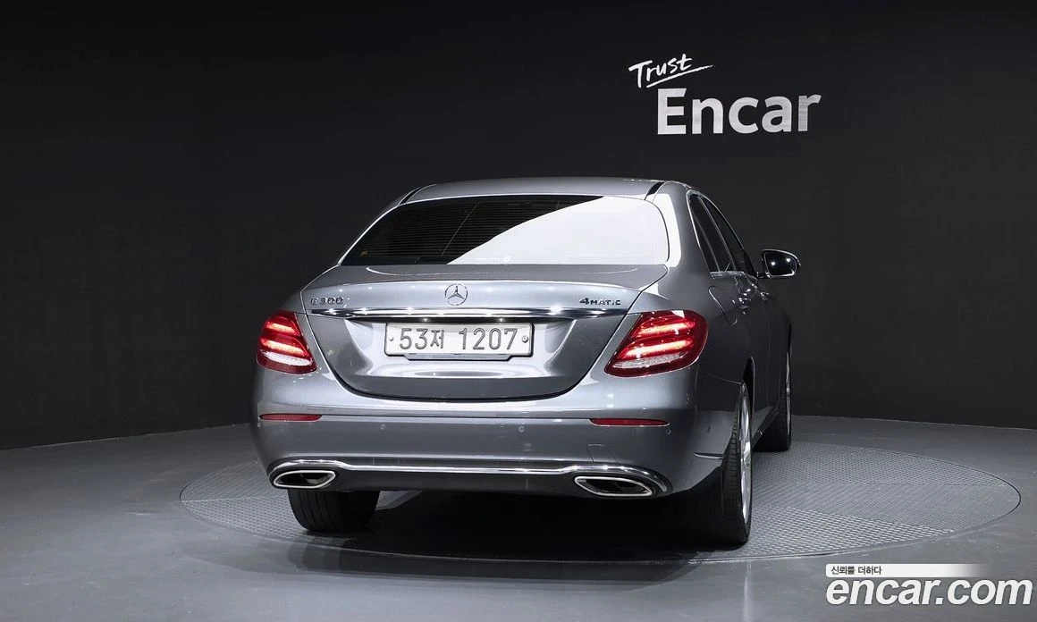 Mercedes-Benz E 300 E300 4MATIC Exclusive, снимка 4 - Автомобили и джипове - 55777131