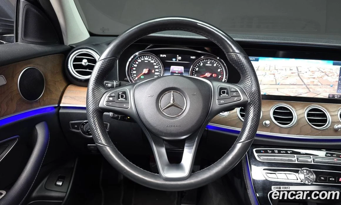 Mercedes-Benz E 300 E300 4MATIC Exclusive, снимка 13 - Автомобили и джипове - 55777131