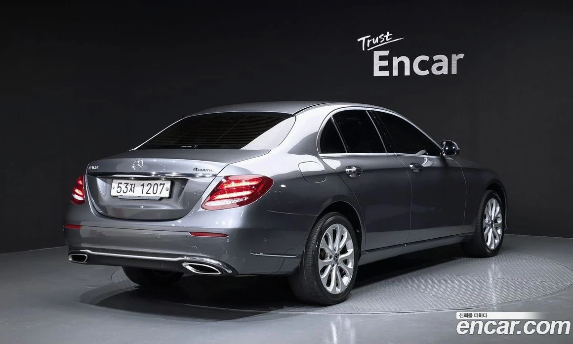 Mercedes-Benz E 300 E300 4MATIC Exclusive, снимка 2 - Автомобили и джипове - 55777131