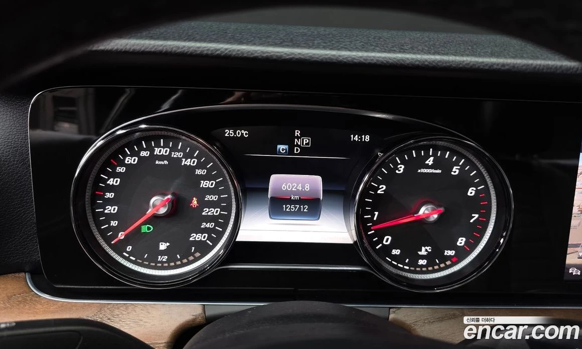 Mercedes-Benz E 300 E300 4MATIC Exclusive, снимка 8 - Автомобили и джипове - 55777131