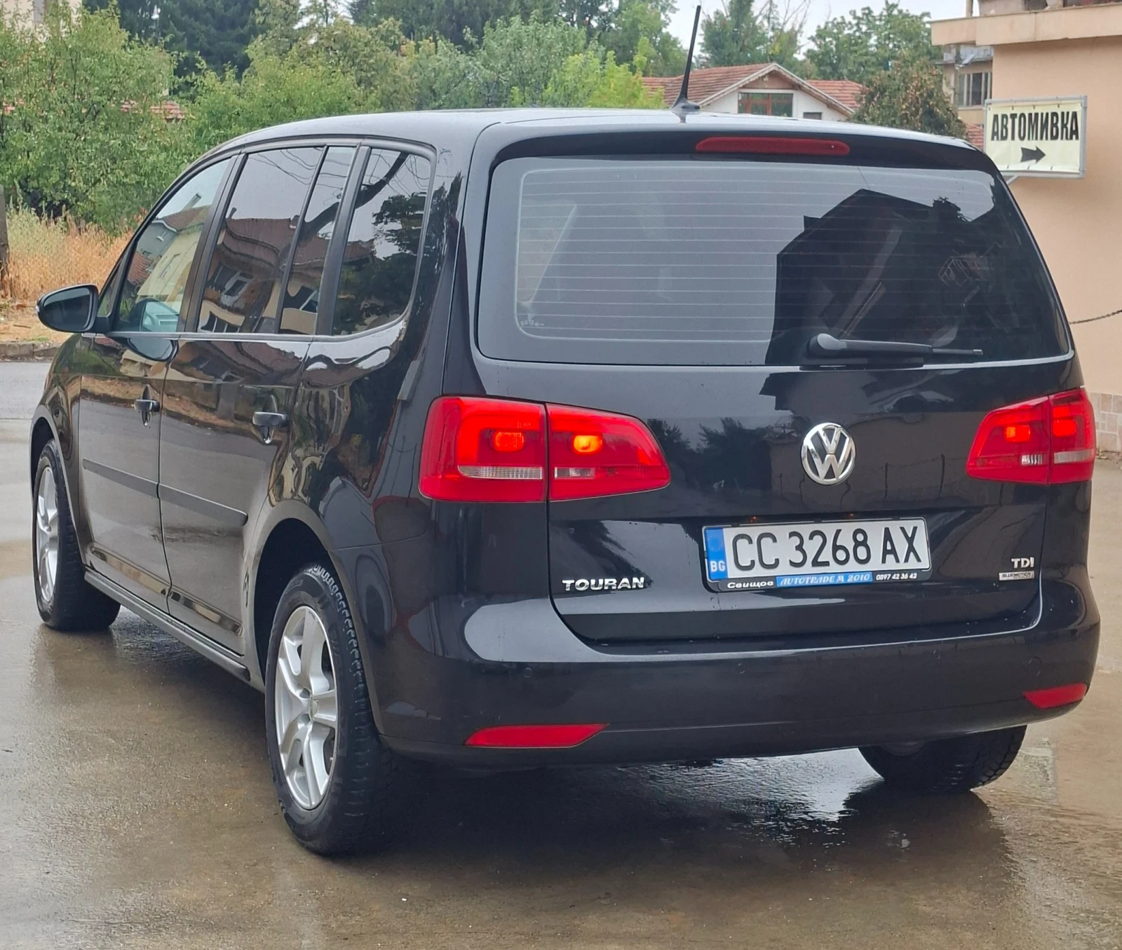 VW Touran 1.6TDI, снимка 3 - Автомобили и джипове - 56059185