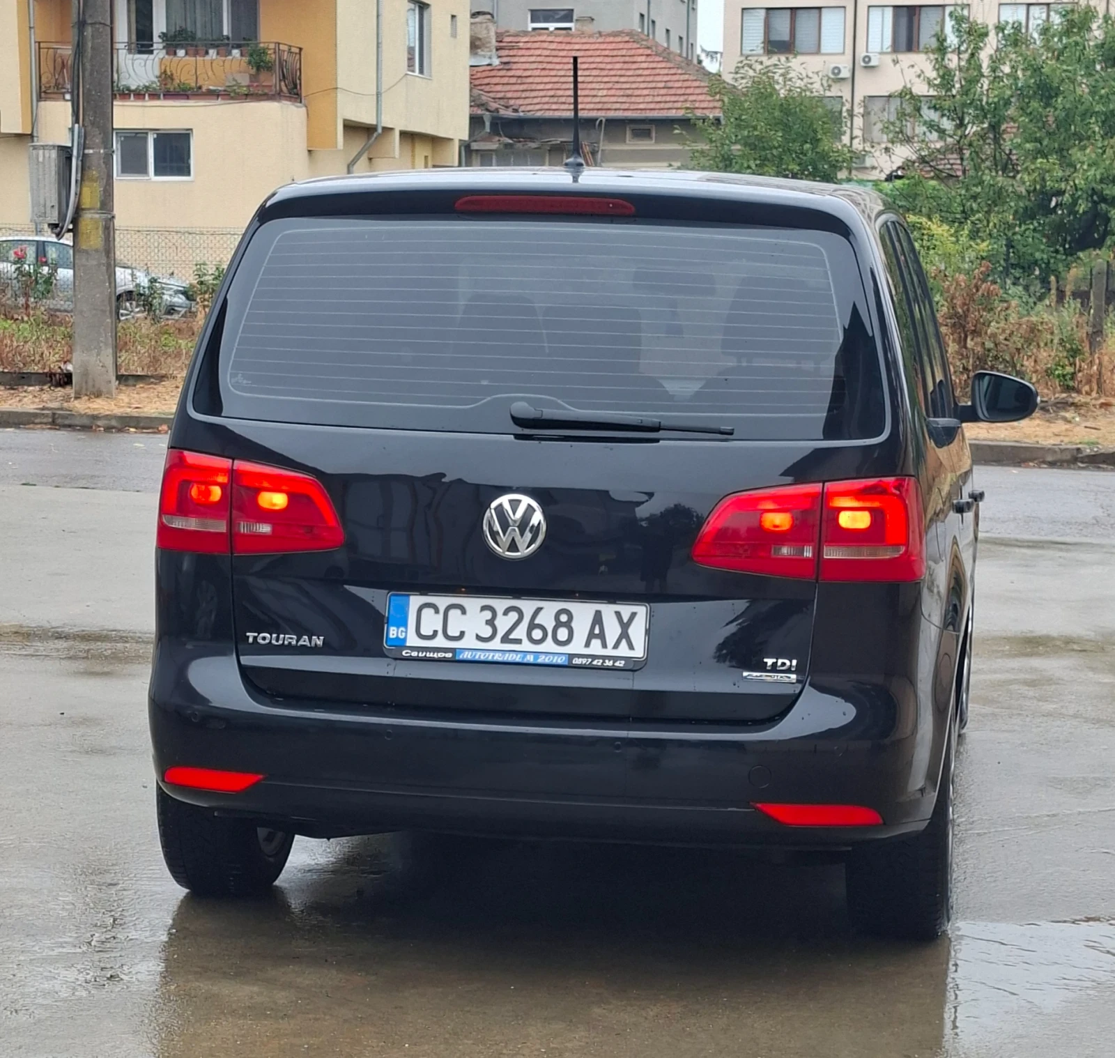 VW Touran 1.6TDI, снимка 4 - Автомобили и джипове - 56059185