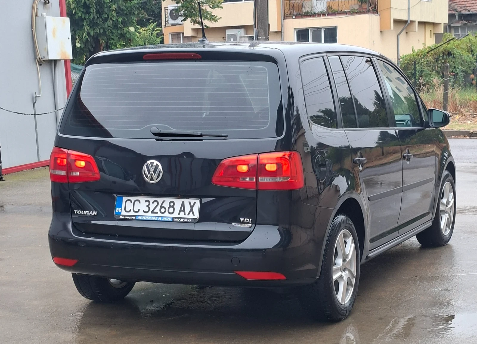 VW Touran 1.6TDI, снимка 5 - Автомобили и джипове - 56059185