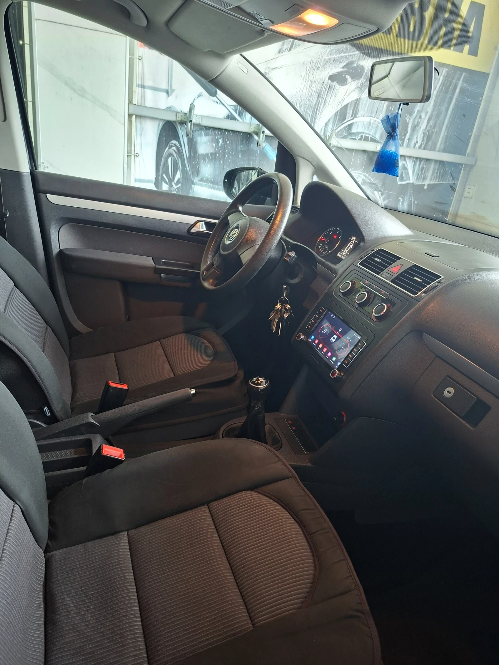 VW Touran 1.6TDI, снимка 10 - Автомобили и джипове - 56059185