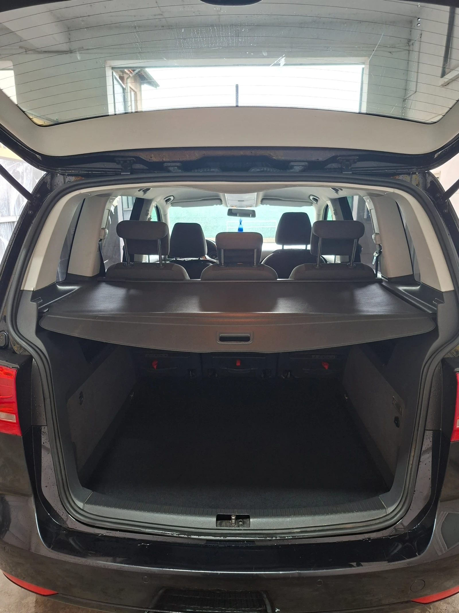 VW Touran 1.6TDI, снимка 14 - Автомобили и джипове - 56059185