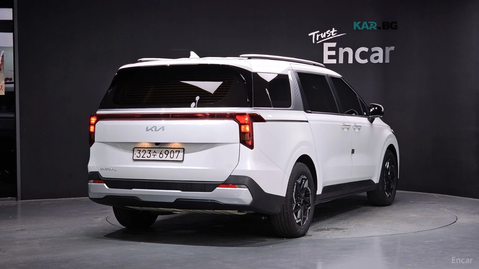 Kia Carnival PRESTIGE* 9МЕСТЕН* ДИСТРОНИК* ОБДУХВАНЕ* , снимка 3 - Автомобили и джипове - 56104044